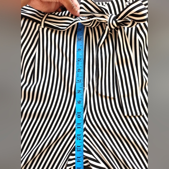 Dynamite High Waisted Wide-Leg Black & White Striped Pants Size Large - Picture 9 of 12
